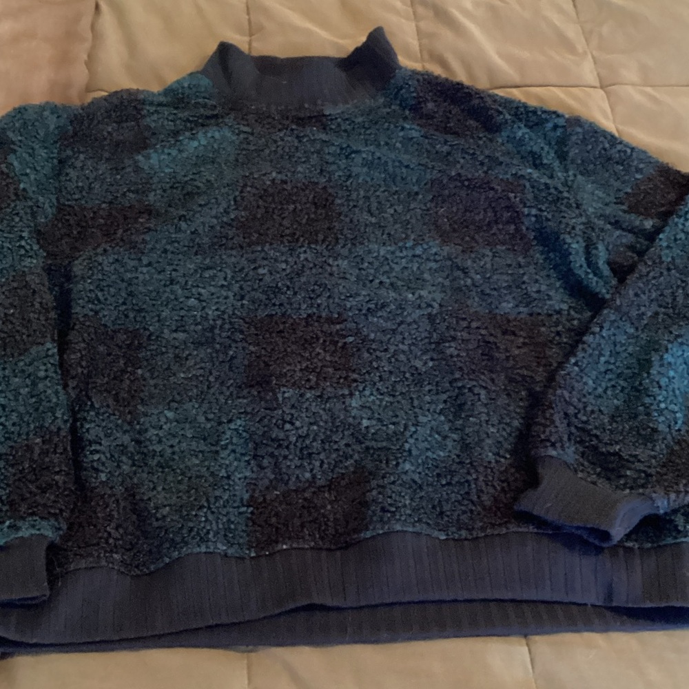 Beachlunchlounge Textured Black and Blue Sweater